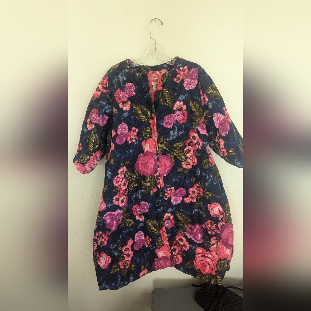 VNT Saks Fifth Ave. Quilted Robe Size Small